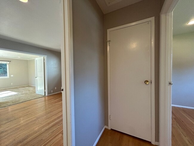 Building Photo - Spacious Single-Story 4BR Home with Bonus ...