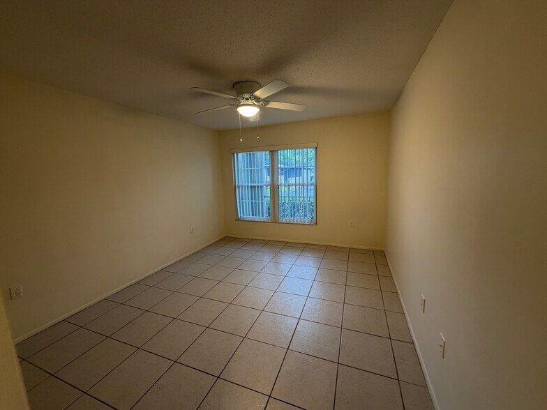 Building Photo - 516 Polaris Loop