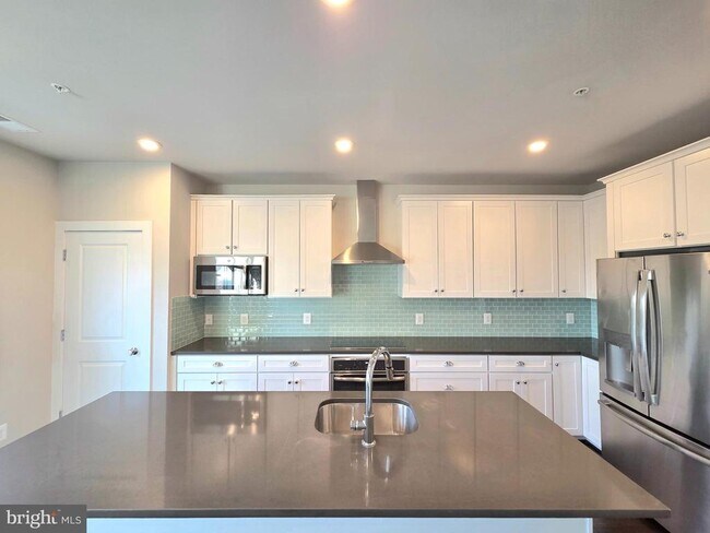 Building Photo - 820 Fern Pl NW