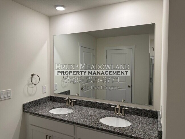 Building Photo - 2424 Limelight Ln