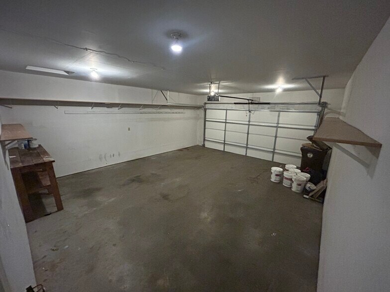Building Photo - 1030 Oak Forest Dr