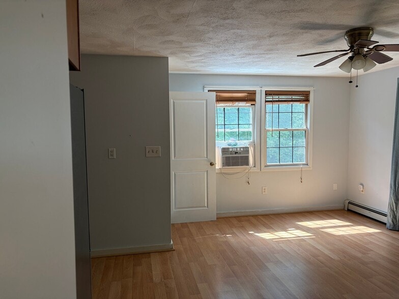 Building Photo - 248 Mendon St