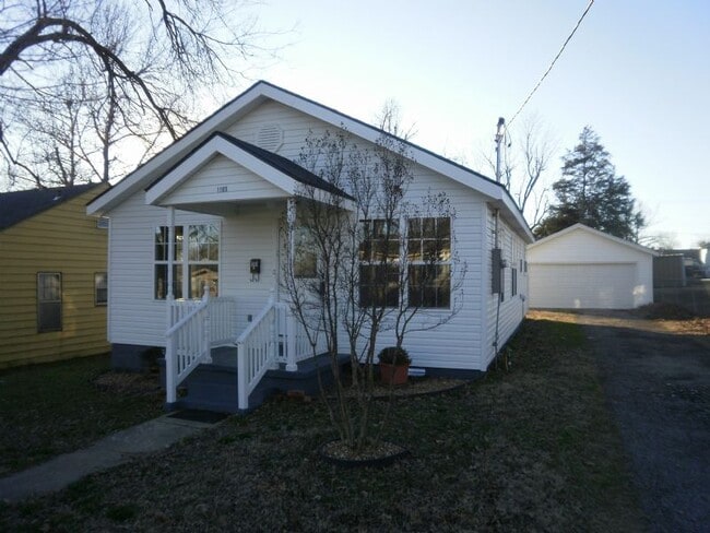 Primary Photo - 1105 Turner St