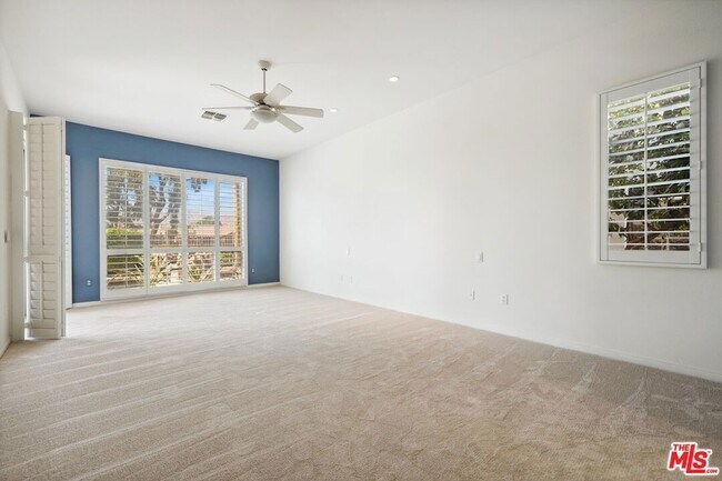 Building Photo - 78586 Kensington Ave
