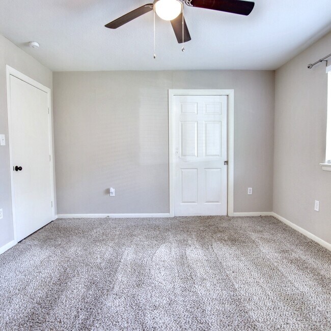 Building Photo - 1520 Sunnybrook Dr