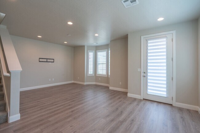 Building Photo - Newer Home in Prime Location with Spacious Layout & Two Living Areas