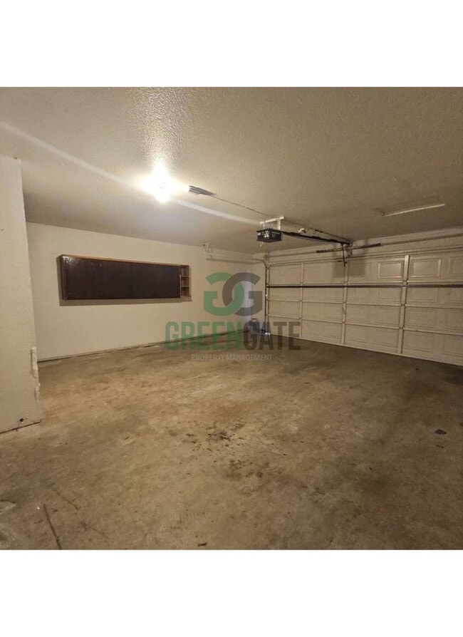 Building Photo - Beautiful 3 BEDROOM 2.5 BATH HOME IN MODES...
