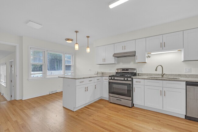 Building Photo - 5018 Dobson St