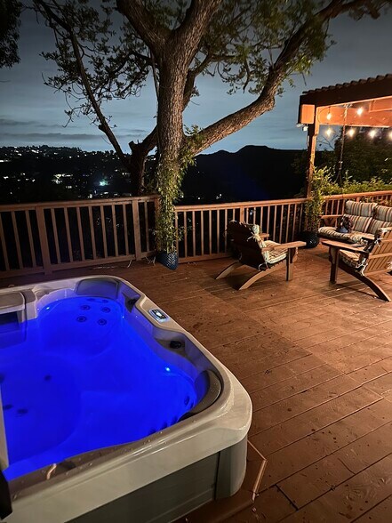 Building Photo - 10136 Hollow Glen Cir