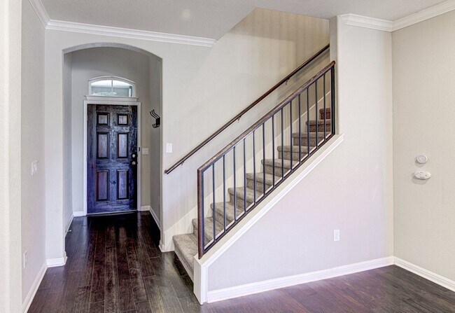 Building Photo - Cute as a Button 3/2.5 home in Parmer Village Townhomes, move-in ready!