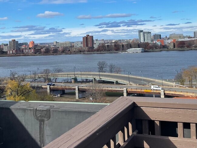 Building Photo - 4 Charlesgate E