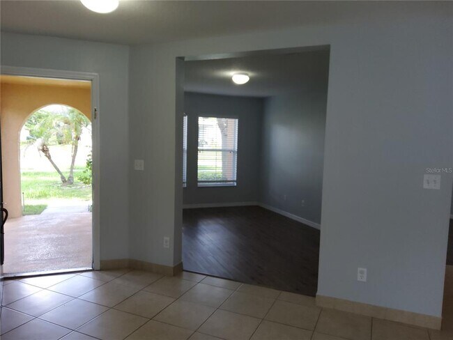 Building Photo - 3055 Anquilla Ave