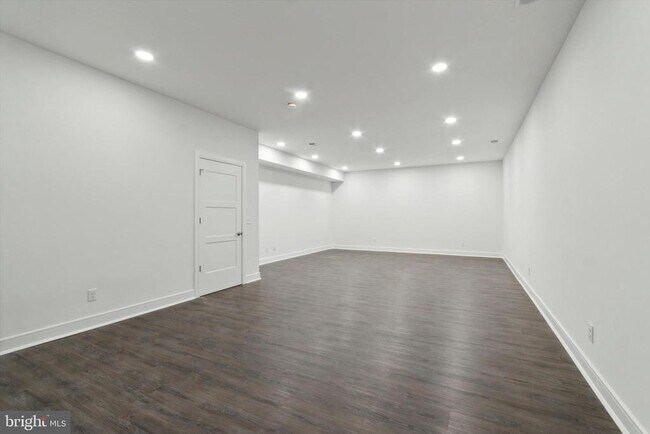 Building Photo - 35 Sycamore Pl