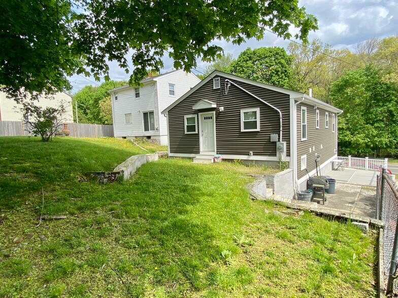 Building Photo - 52 S Border Rd