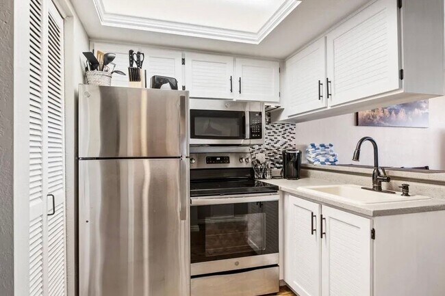 Building Photo - Brian Head Rental All utilities Included!!