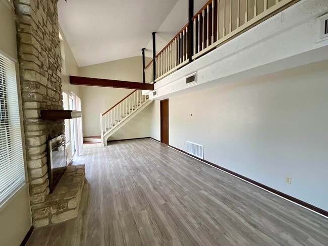 Building Photo - 1411 Hi Cir N