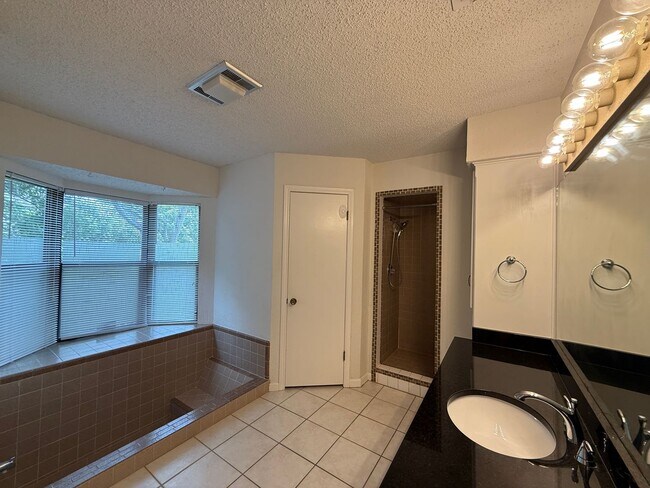 Building Photo - NEAR GOLF COURSE - WELL ESTABLISHED SPICEW...