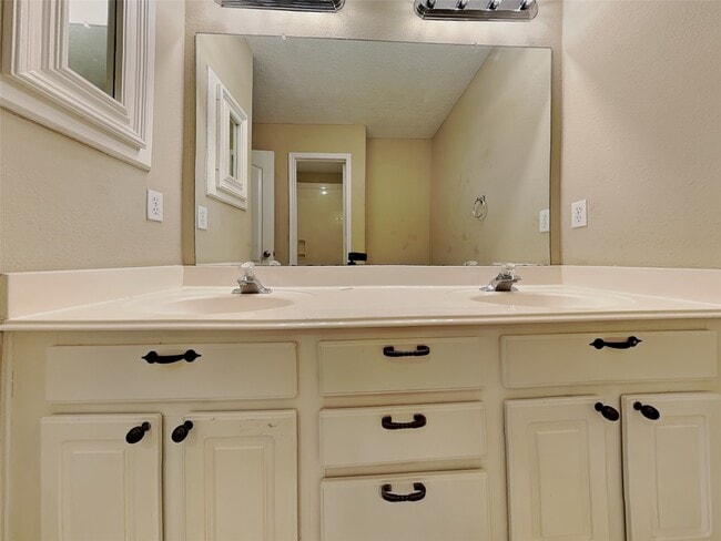 Building Photo - 17302 Lonesome Dove Trail