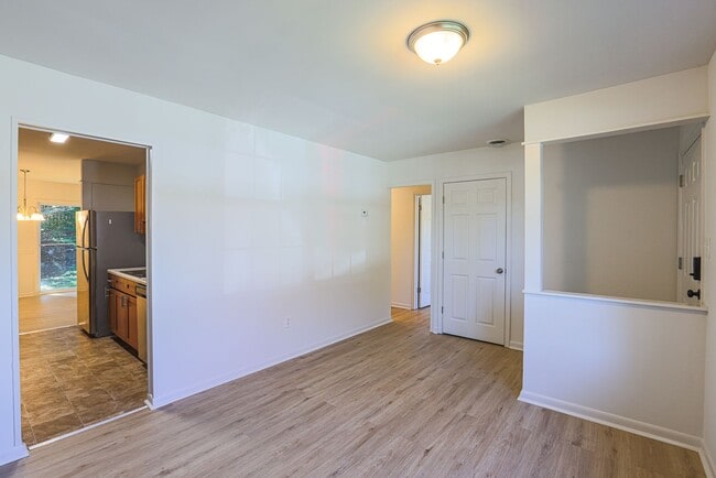 Building Photo - 821 Johahn Dr