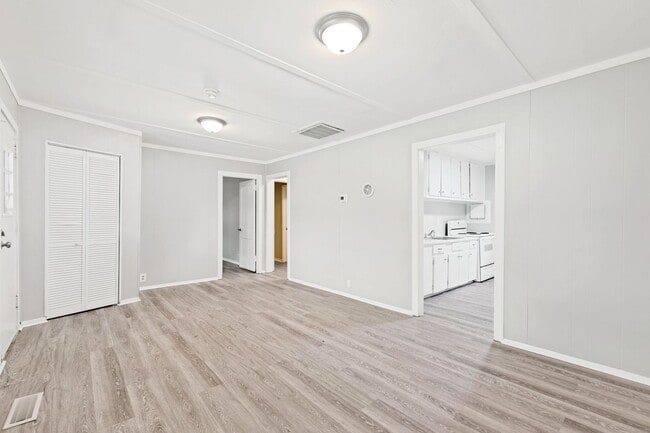 Building Photo - Charming 3BR Ranch Home Minutes from Downtown Smithfield!