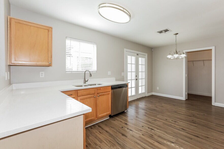 Building Photo - 1071 E Desert Moon Trail