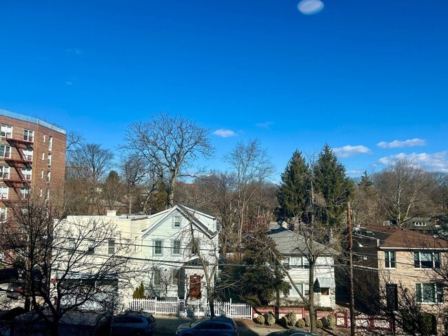 Building Photo - 5730 Mosholu Ave