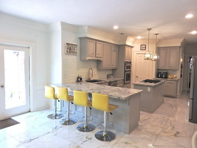 Building Photo - 2319 Amber Springs Dr