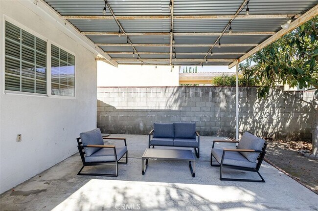 Building Photo - 1217 Elm Ave