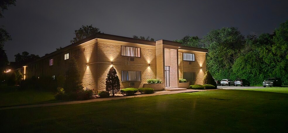 Building Photo - 10 Oak Ave