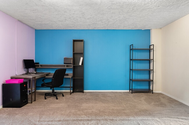 Building Photo - 13040 SW Caddy Pl
