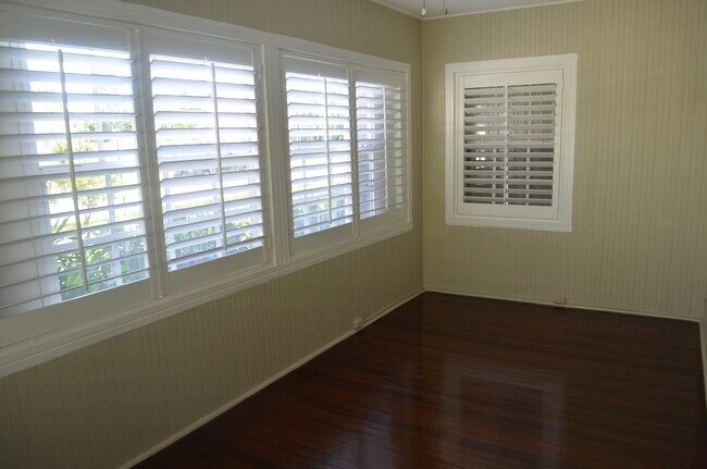 Building Photo - 1642 Van Buren St