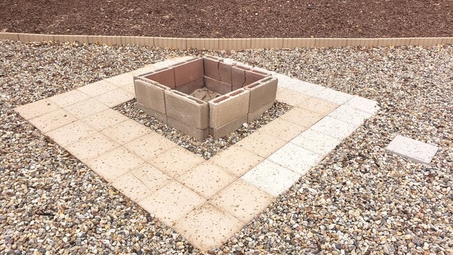 Building Photo - 3 bedroom Rental