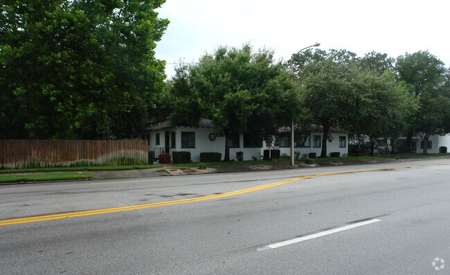 Building Photo - 2001 Dr. Martin Luther King Jr St N