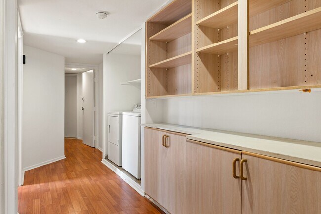 Building Photo - 10777 Ashton Ave