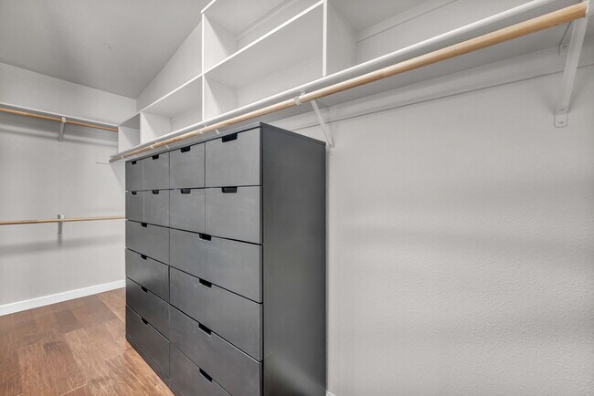 Building Photo - 4360 Great Falls Loop