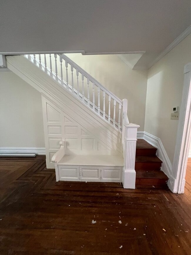 Building Photo - Spacious 5/6 Bedroom/ 2 Bath House for Rent