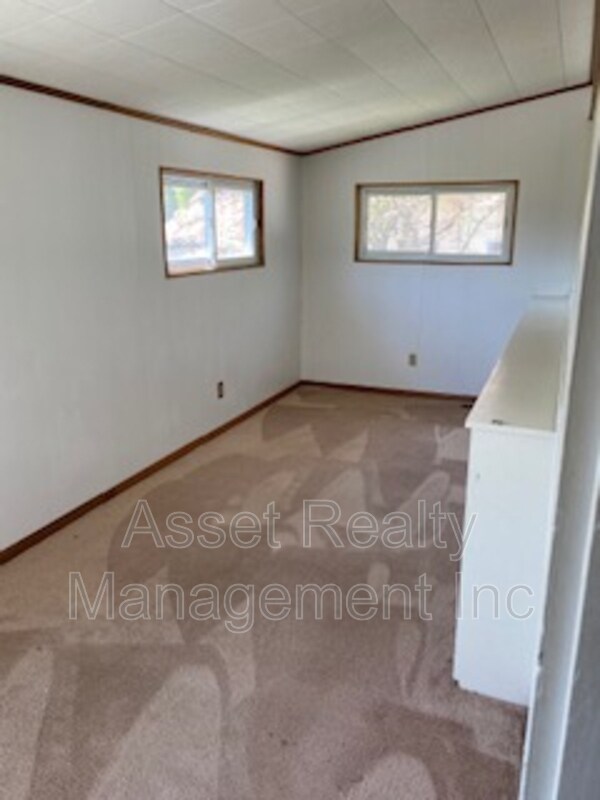 Building Photo - 150 Outer Dr