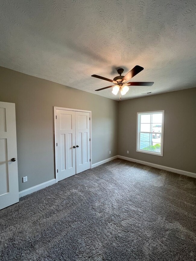 Building Photo - 406 St George Wy