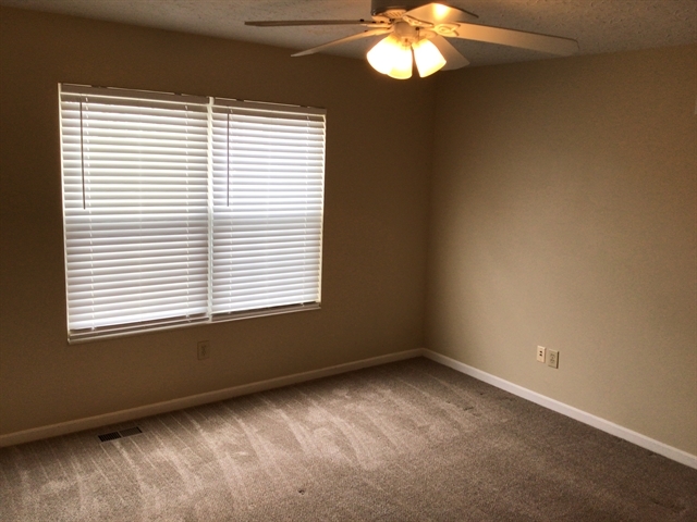 Building Photo - 2930 Holly Hill Dr