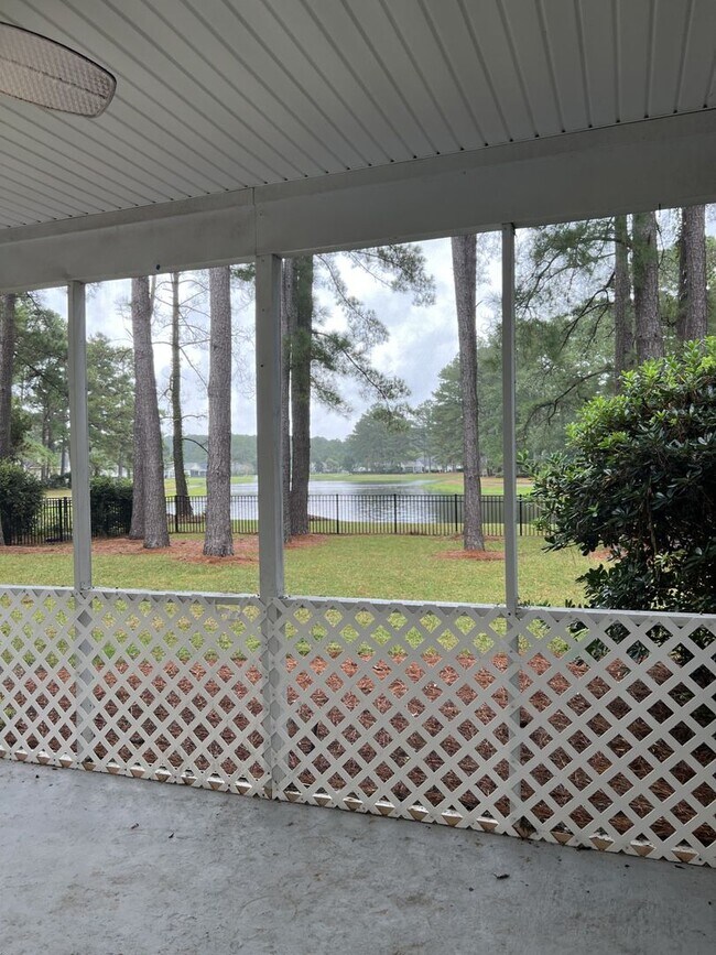 Building Photo - Location: Beautiful 3 bedroom, 2.5 bathroom single family home in Eagles Pointe Bluffton SC!