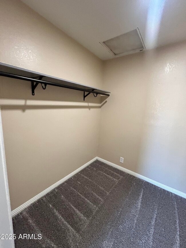 Building Photo - 523 N Los Feliz Dr