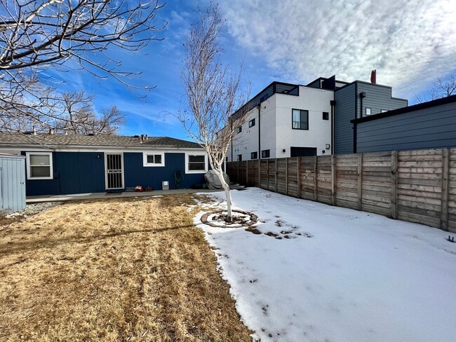 Building Photo - 3001-3005 S Fox St