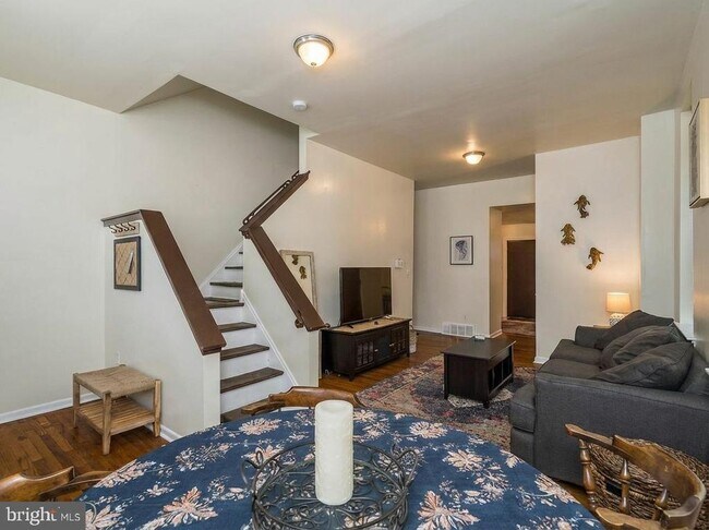 Building Photo - 1619 Master St