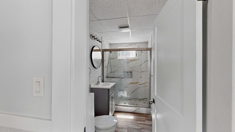 Building Photo - 6 Ropes St