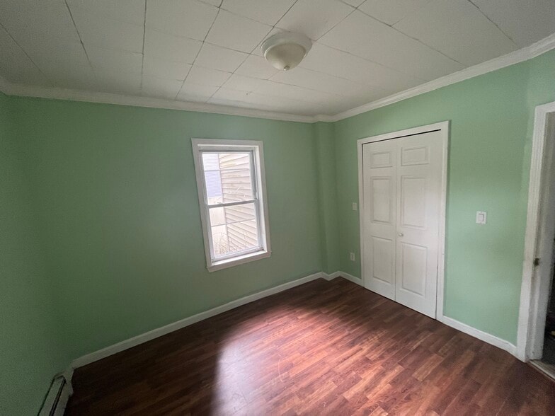 Bedroom 2 - 8 Oak St