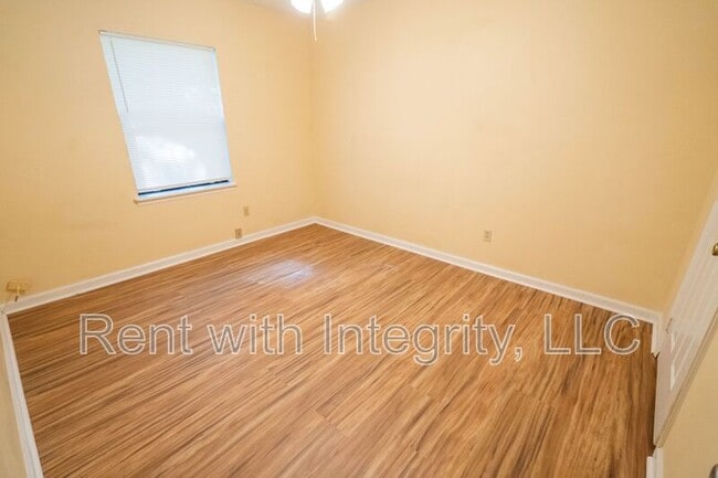 Building Photo - 1500 Twin Lakes Cir