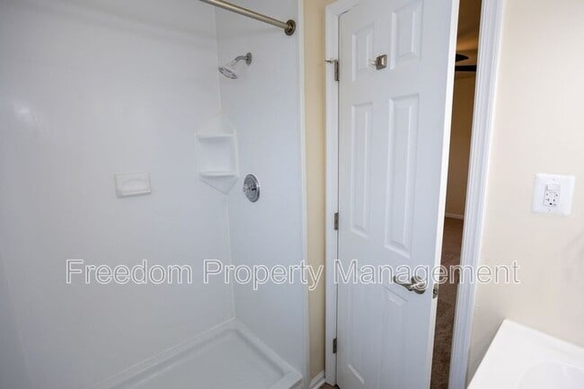 Building Photo - 8343 Irongate Way