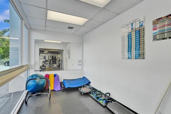 Building Photo - 2715 N Ocean Blvd