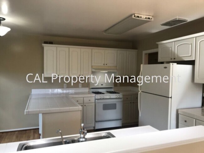 Building Photo - South Salinas 3 Bedroom, 2 Bath Home