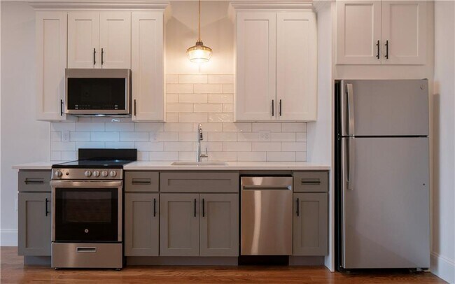 Building Photo - 15 Cranston Ave